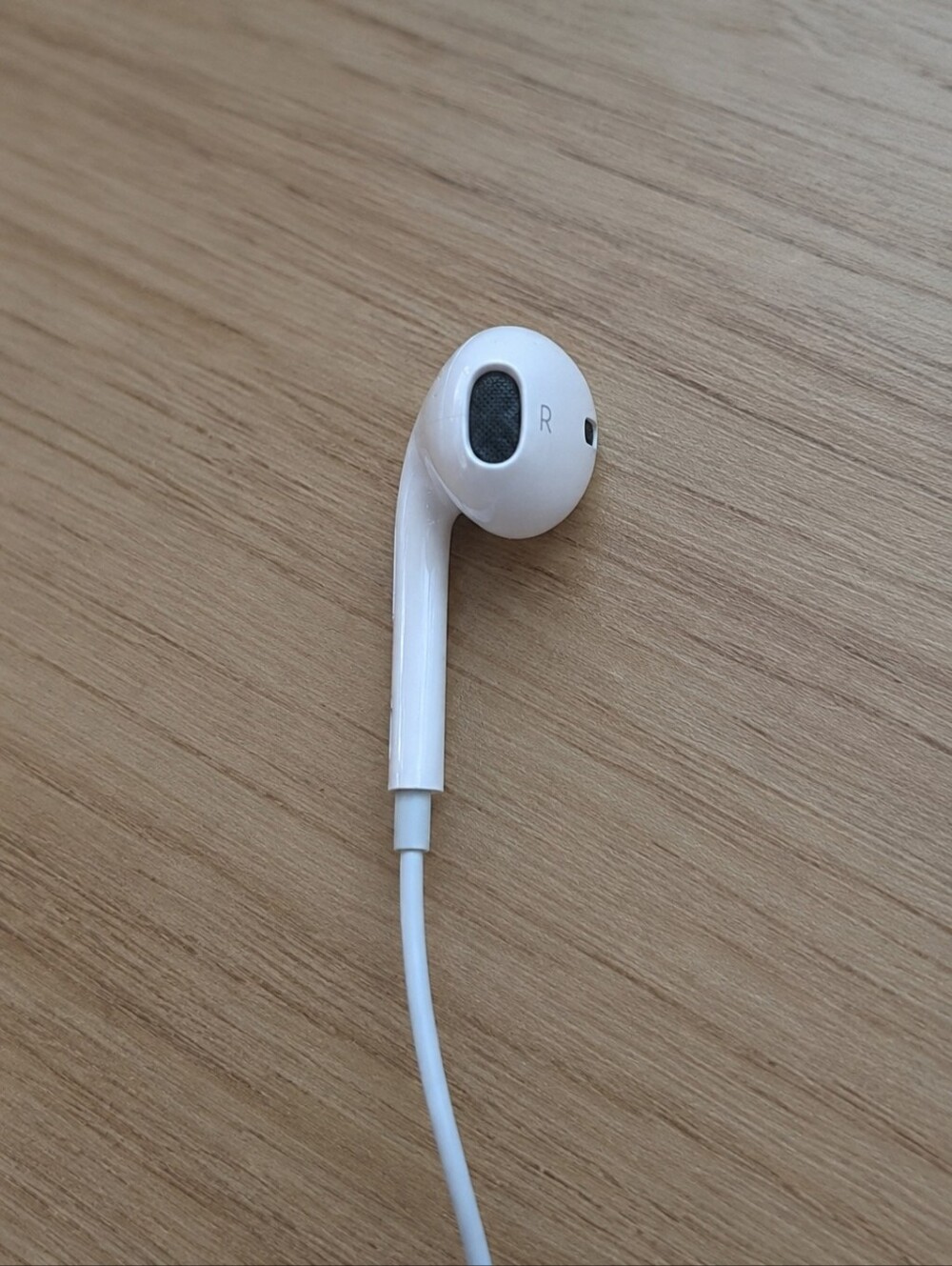 Apple EarPods Wired Earbuds Headphones 3.5mm Audio Plug White New Genuine Apple - Picture 4 of 6